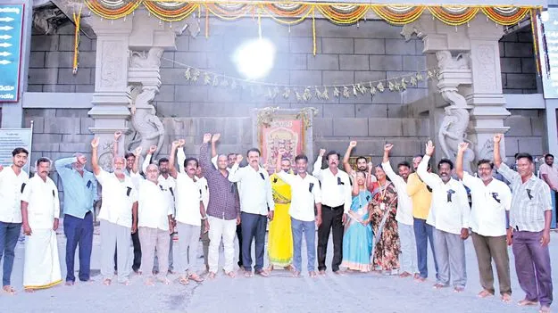 దాడిచేసిన వారిపై చర్యలు తీసుకోవాలి