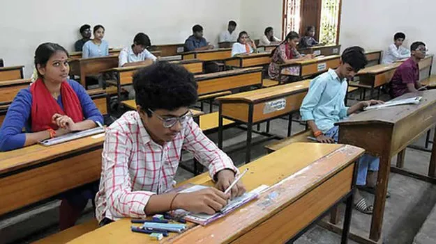 Paper Evaluation: 8863 పేపరల్లో స్వల్ప వ్యత్సాసమే