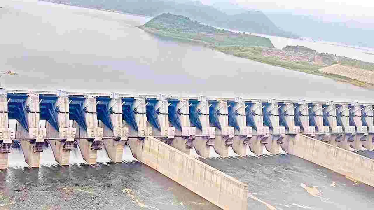 Godavari Flood: పెరుగుతున్న గోదావరి నీటిమట్టం