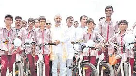 Bandi Sanjay: బీసీ జాబితా నుంచి ముస్లింలను తొలగించాలి 