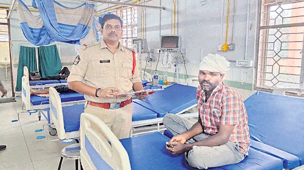 తల్లికి వందనం డబ్బులు అడిగినందుకు...