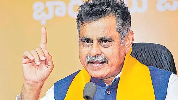 Konda Vishweshwar Reddy: కేసీఆర్‌ను ఈటల సమర్థిస్తే రెండొందలశాతం తప్పు 