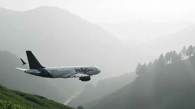 Gannavaram Airport: గాలిలో విమానాలు చక్కర్లు.. భయాందోళనలో ప్రయాణికులు