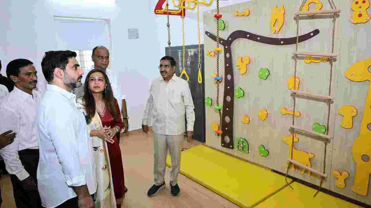 Lokesh Inaugurates VR School: సౌతిండియాలోనే ఇలాంటి స్కూల్ లేదు: లోకేష్