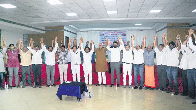 రవాణా వాహనాల ఫిట్‌నెస్‌ విధానాన్ని ఉపసంహరించుకోవాలి