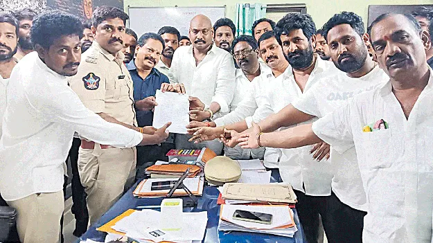 డిప్యూటీ సీఎం పవన్‌పై సోషల్‌ మీడియాలో మార్ఫింగ్‌ పోస్టులు