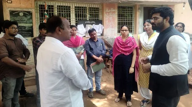 ఇనామ్‌ భూములకు పట్టాలు జారీ