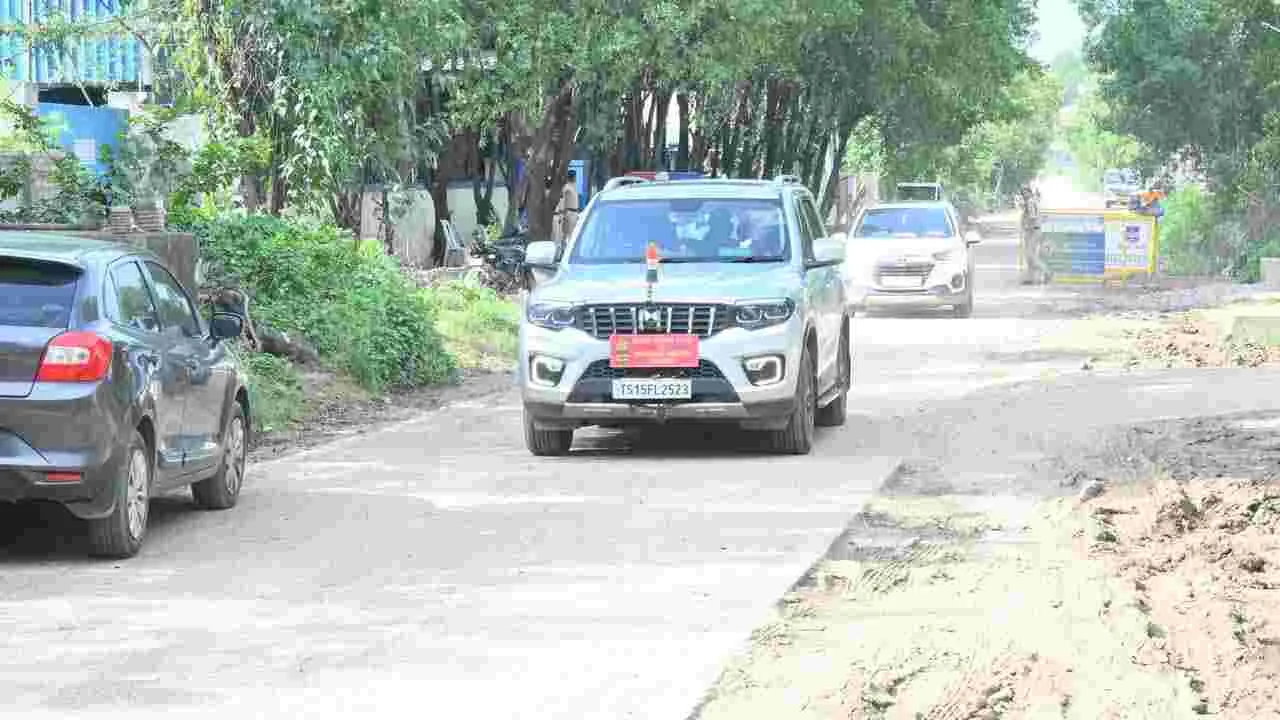 Cigachi Explosion: చివరి చూపైనా దక్కుతుందనే ఆశతో.. సిగాచీ ముందు పడిగాపులు..!