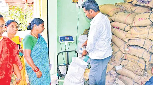 Ration Shop: క్యూఆర్‌ కోడ్‌తో రేషన్‌ అక్రమాలకు చెక్‌