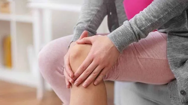Joint Pain: వయసు కాదు.. ఈ అలవాట్లే కీళ్ల నొప్పులు, మోకాలి నొప్పులకు కారణం..!