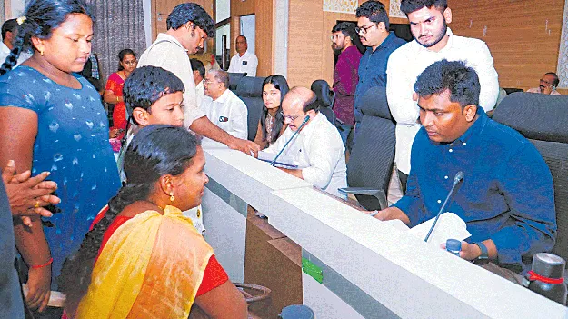 కలెక్టరేట్‌ పీజీఆర్‌ఎస్‌లో 556 వినతులు