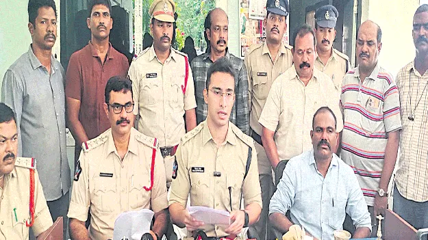 చోరీ కేసుల్లో ఐదుగురి అరెస్ట్‌