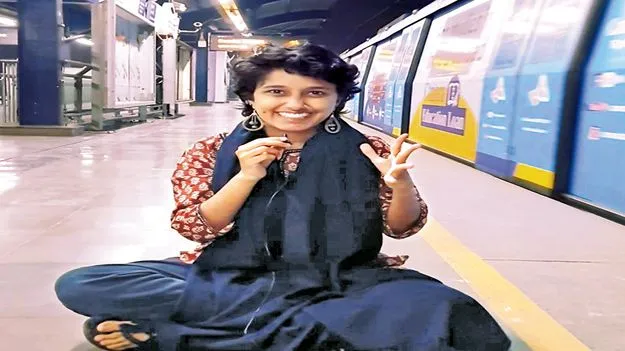  Social Media Activist: నిజం... నిర్భయంగా