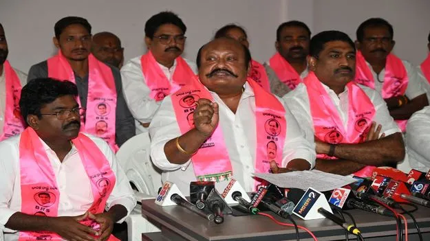 కాంగ్రెస్‌ కామారెడ్డి డిక్లరేషన్‌ అమలు చేయాలి