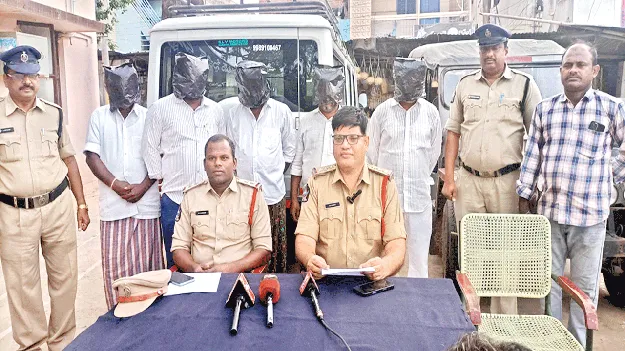 నకిలీ వ్యక్తులతో రిజిస్ట్రేషన్‌