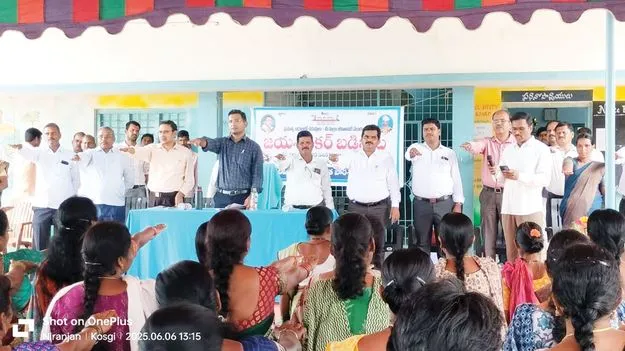 బడీడు పిల్లలను బడిలో చేర్పించాలి 