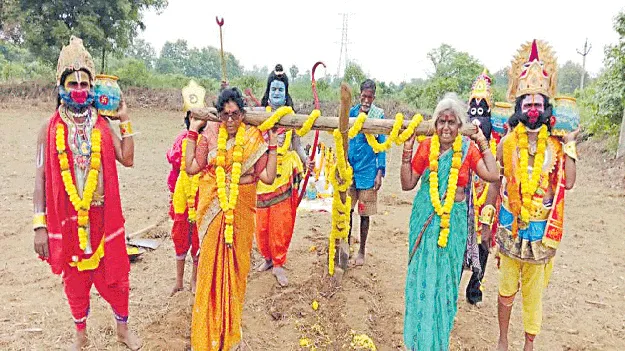 కోటి తలంబ్రాల పంటకు వానర హారతి