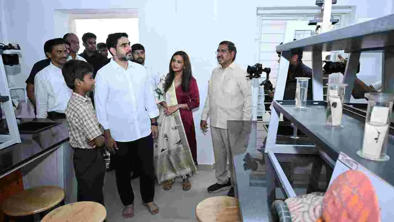Lokesh Inaugurates VR School: సౌతిండియాలోనే ఇలాంటి స్కూల్ లేదు: లోకేష్