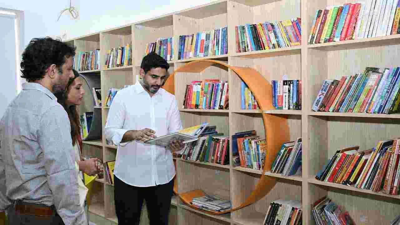 Lokesh Inaugurates VR School: సౌతిండియాలోనే ఇలాంటి స్కూల్ లేదు: లోకేష్