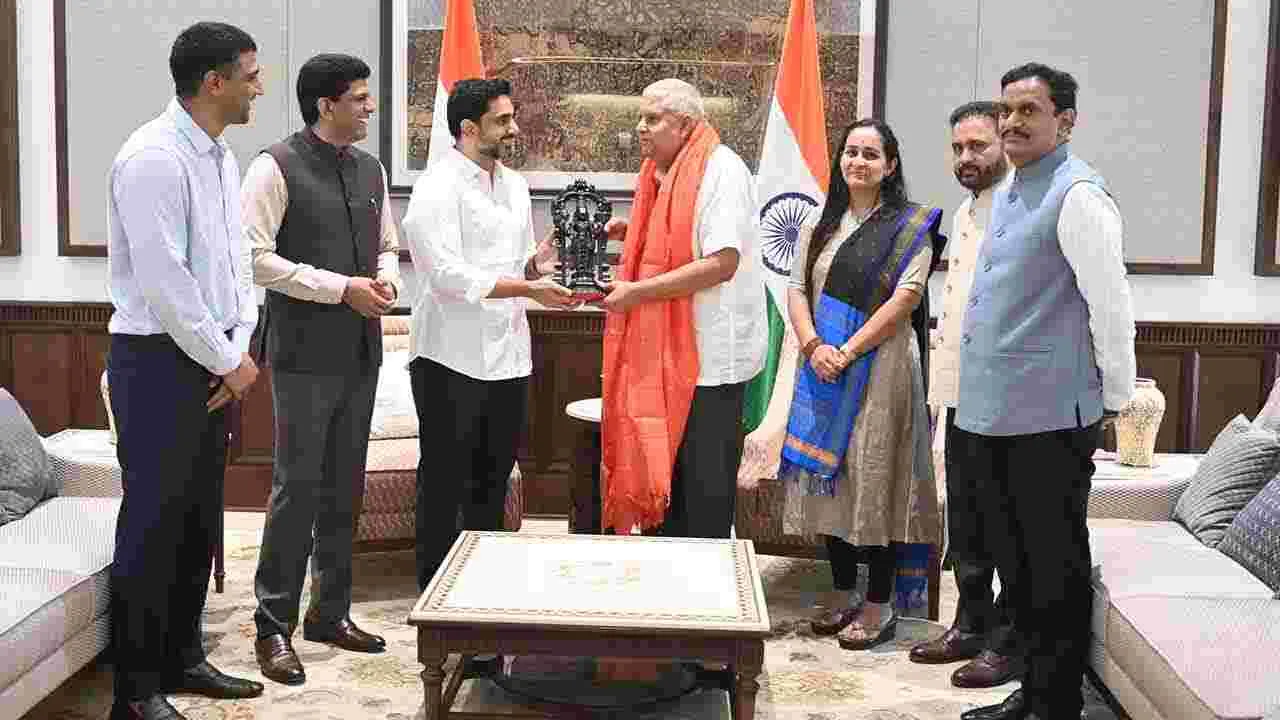ఉప రాష్ట్రపతితో మంత్రి లోకేష్ భేటీ