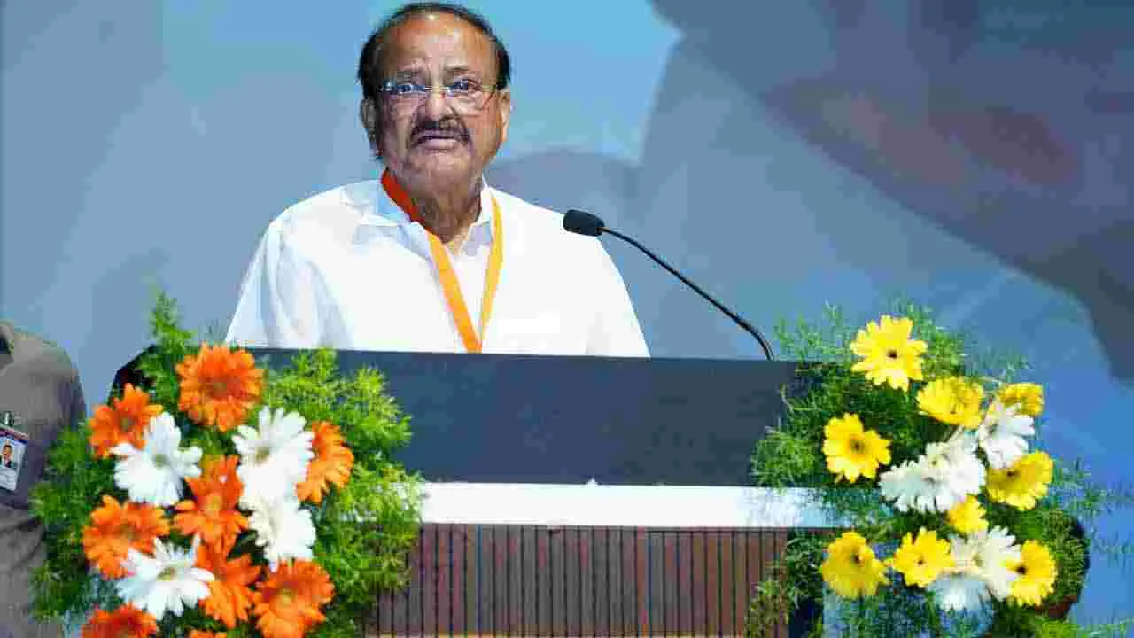 Venkaiah Naidu: కొన్ని అగ్ర దేశాల బెదిరింపులకు మనం భయపడేది లేదు:వెంకయ్య నాయుడు