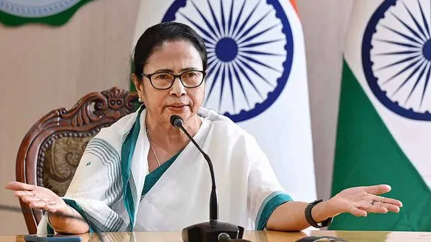 Mamata Banerjee: మా వాళ్లను వేధిస్తున్నారు.. పీఎం దృష్టికి తీసుకువెళ్తా