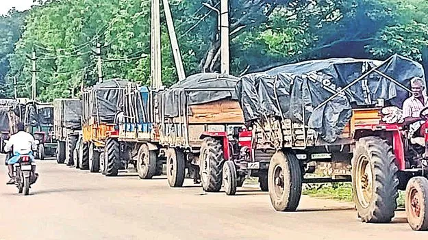 Mango farmers: గుజ్జు పరిశ్రమల వద్ద మామిడి రైతుల నిరీక్షణ