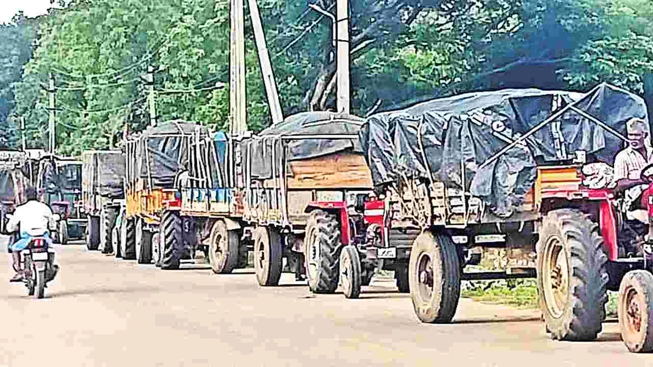 Mango farmers: గుజ్జు పరిశ్రమల వద్ద మామిడి రైతుల నిరీక్షణ