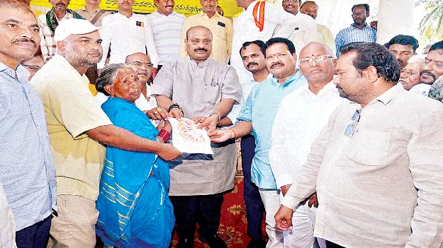 Ycp coruptions: వైసీపీ దొంగలను నిలదీయండి