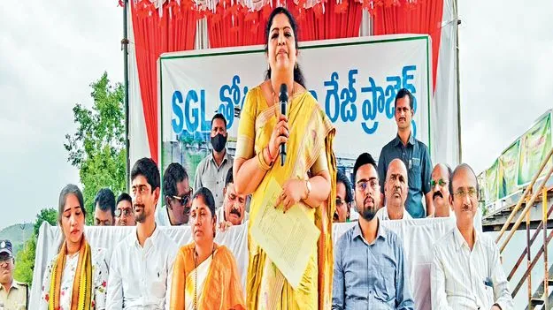 తల్లి, చెల్లిని మోసం చేసిన జగన్‌ : మంత్రి సంధ్యారాణి