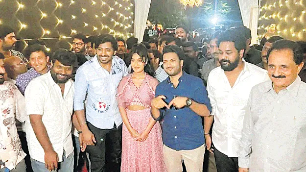 అమలాపురంలో మిత్రమండలి సందడి