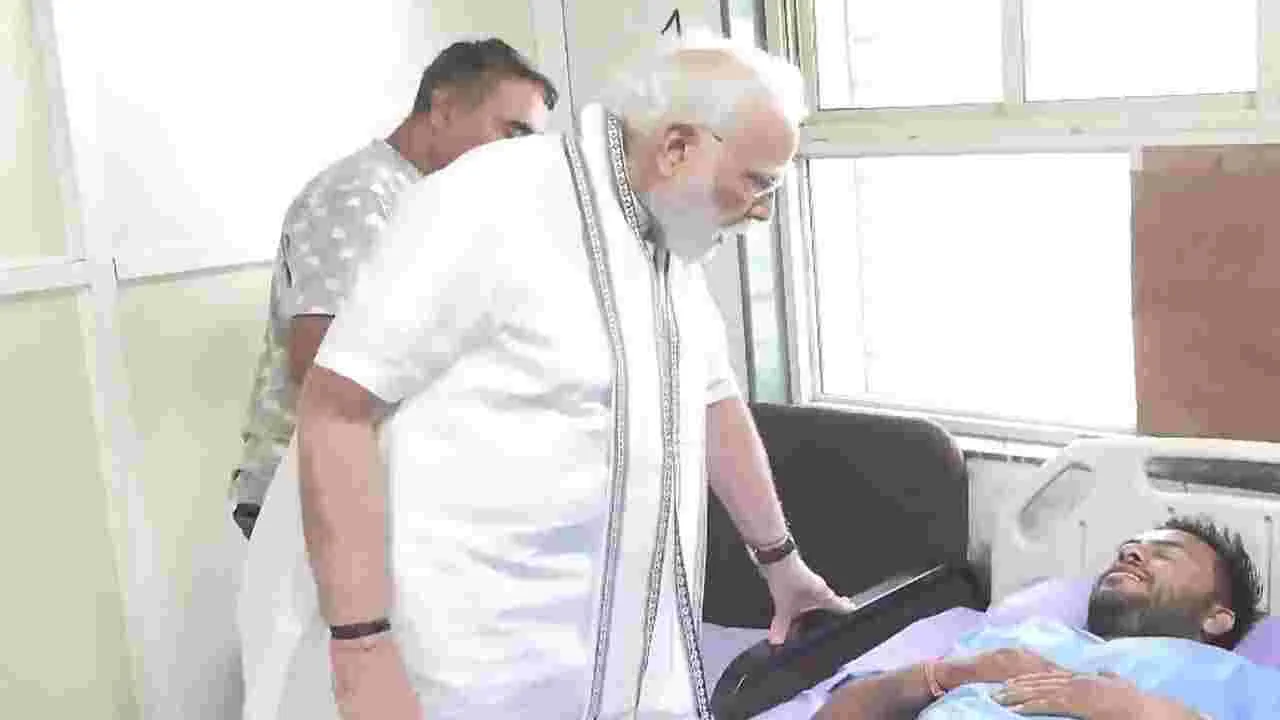 Air India Crash: ఎలా బతికి బయటపడ్డానో తెలియదు... విమానప్రమాదంలో మృత్యుంజయుడు