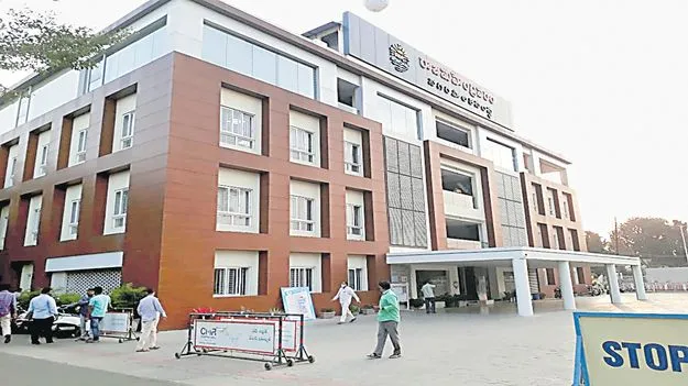 కదలరు..వదలరు!