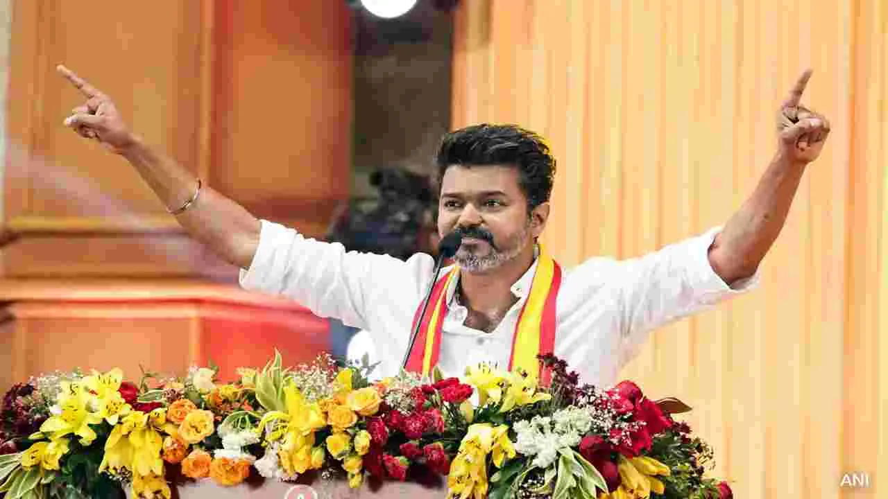 TVK Vijay: ఒంటరిగానే బరిలోకి.. సీఎం అభ్యర్థిగా విజయ్‌  పోటీ