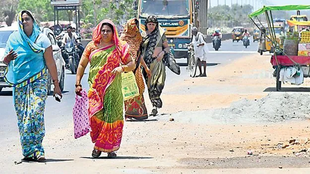 Temperatures: కాలం కాని కాలంలో.. ఠారెత్తిస్తున్న ఎండలు..