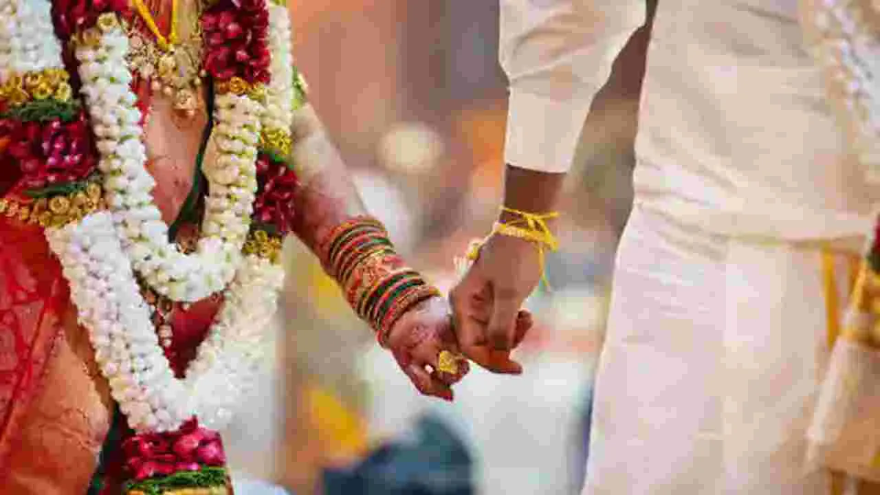 Chennai News: ఉదయం వివాహం...సాయంత్రం ప్రియుడితో జంప్‌