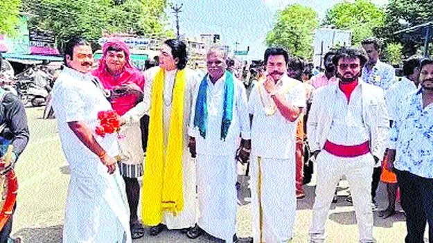 అమ్మో.... మేనమామ సారెనా... మజాకా..