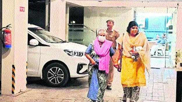 Professor Nikhita: అందరూ నన్నే తప్పుబట్టడం న్యాయమా..