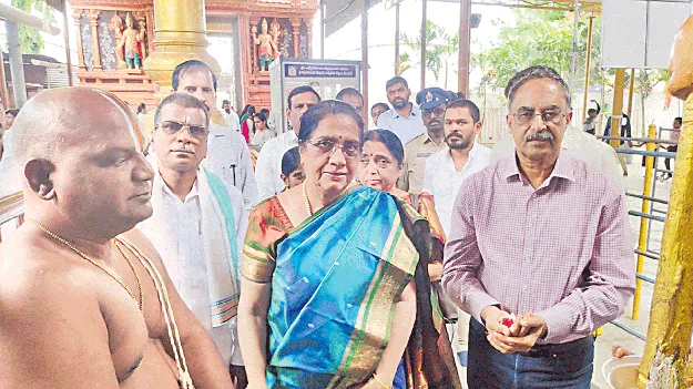 అంతర్వేదిలో ఎన్నికల కమిషనర్‌ పూజలు