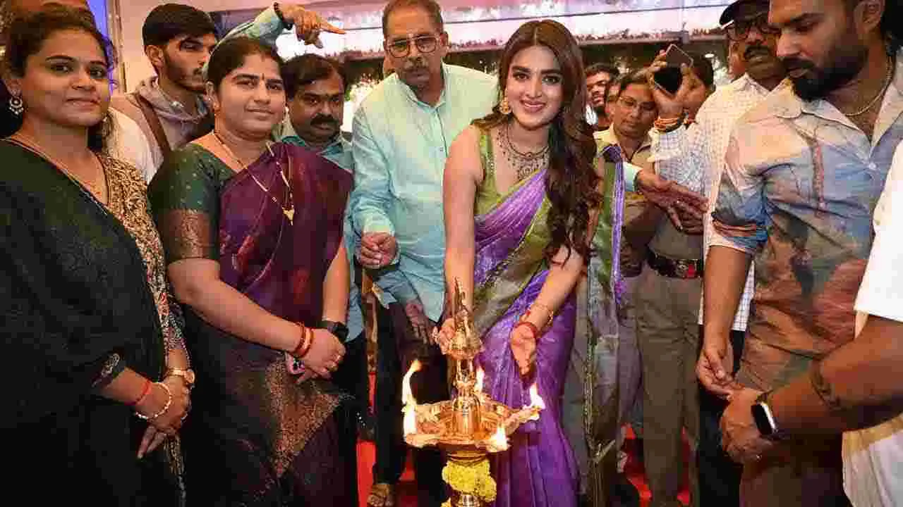 Nidhhi Agerwal: నిధి అగర్వాల్ ఎంట్రీతో అనంతపురం షైన్.. ఫ్యాన్స్ ఫుల్ జోష్