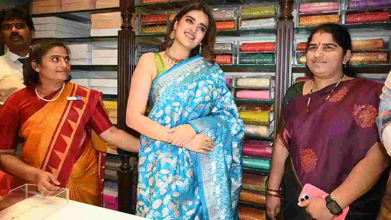 Nidhhi Agerwal: నిధి అగర్వాల్ ఎంట్రీతో అనంతపురం షైన్.. ఫ్యాన్స్ ఫుల్ జోష్