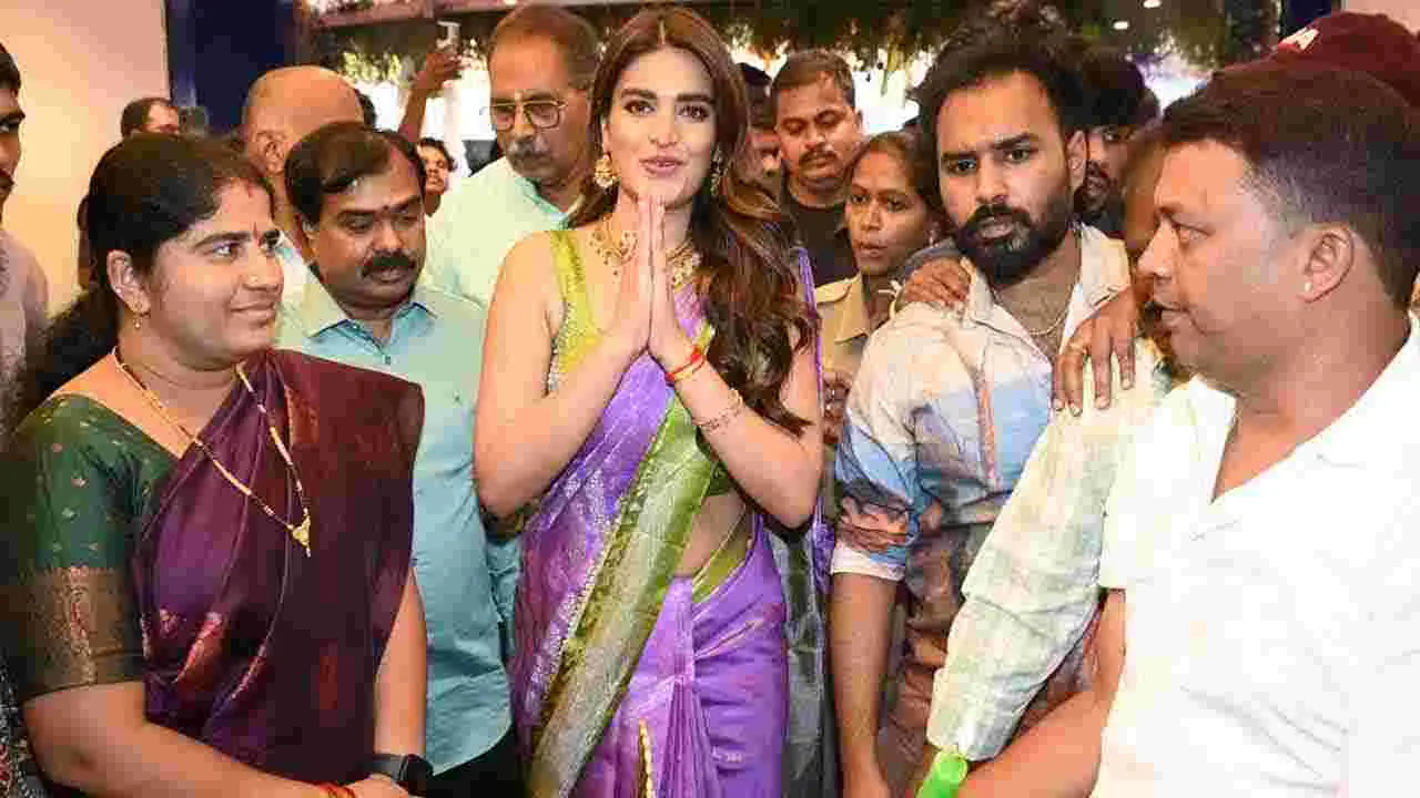 Nidhhi Agerwal: నిధి అగర్వాల్ ఎంట్రీతో అనంతపురం షైన్.. ఫ్యాన్స్ ఫుల్ జోష్