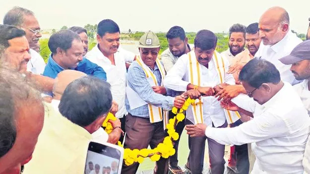   భూ సేకరణకు రైతులు సహకరించాలి