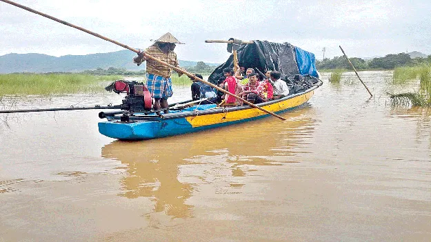 Boat Journey ప్రమాదమైనా..  తప్పని పడవ ప్రయాణం