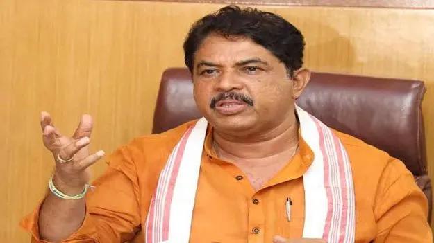 Leader of the Opposition: ప్రతిపక్షనేత సంచలన కామెంట్స్.. రెండేళ్లుగా క్వార్టర్స్‌ ఇవ్వలేదు