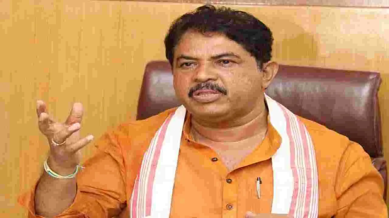 Leader of the Opposition: ప్రతిపక్షనేత సంచలన కామెంట్స్.. రెండేళ్లుగా క్వార్టర్స్‌ ఇవ్వలేదు