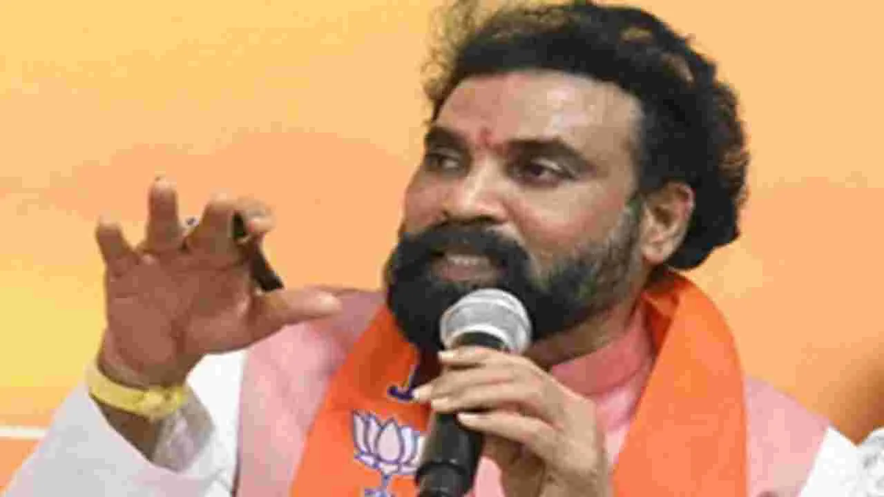 Sri Ramulu: మాజీ మంత్రి శ్రీరాములు సంచలన కామెంట్స్.. మట్టి తినే దుస్థితికి తెచ్చారు