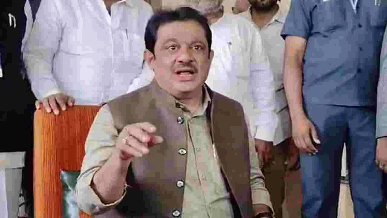 Minister: మంత్రి అహ్మద్‌ఖాన్‌ సీరియస్.. పేదల నుంచి లంచం తీసుకునే దరిద్రం రాలేదు..