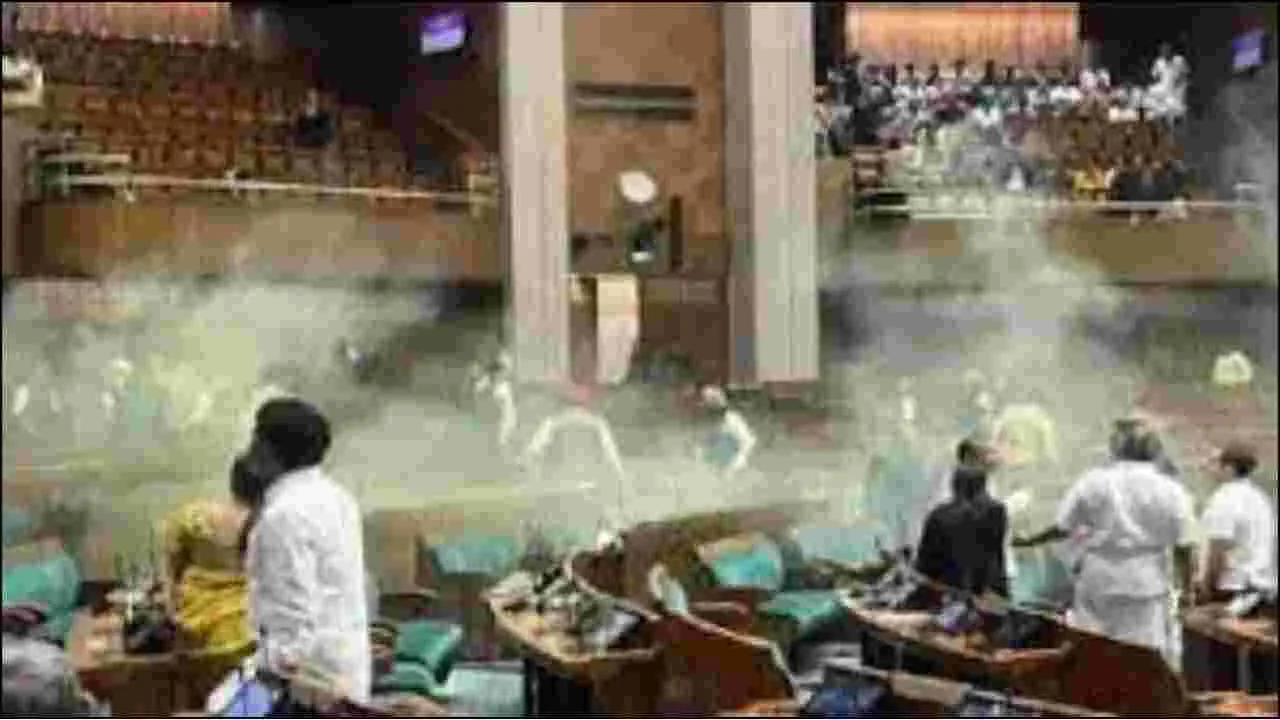 Parliment Security Breach: పార్లమెంటులో భద్రతా వైఫల్యం.. నిందితులకు బెయిల్