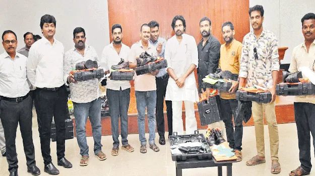 ఎలక్ట్రీషియన్ల రక్షణ, భద్రతకు ప్రాధాన్యం